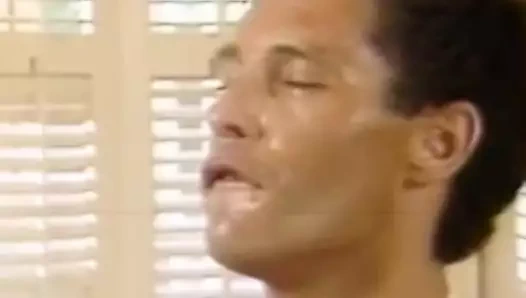 Klasik sikişte rol alıyor