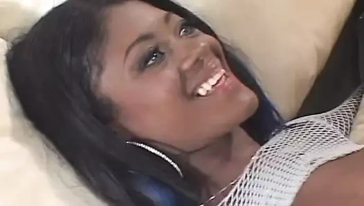 Zenci genç kız sert sikiştikte ağzına boşalıyor