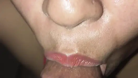 Wifie kocasının arkadaşı sakso çekiyor