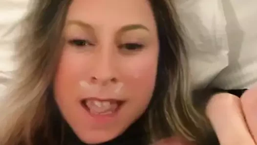 Korkak hostes öz yüz