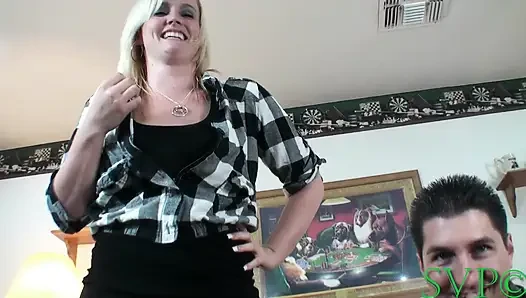 Güzel eski denizci ilk porno videosunu çekiyor