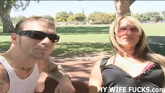 Karının ateşli bir horoz almasını izlemeyi seveceksin