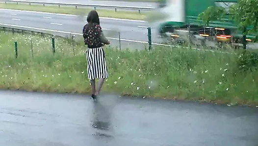 Crossdresser Cath, küçük bir film çekerken yakalandı