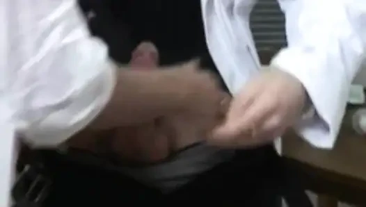 Hollandalı pornosunun içine giriyor