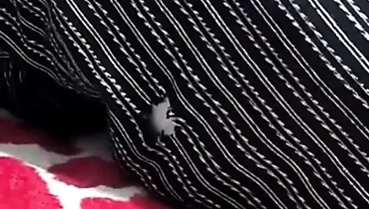 Siyah sevgilim tarafından dölleniyorken kirli ayaklarımı kameraya gösteriyorum