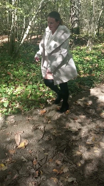 Jade shows off in the wood with the strangers | Clip 2
