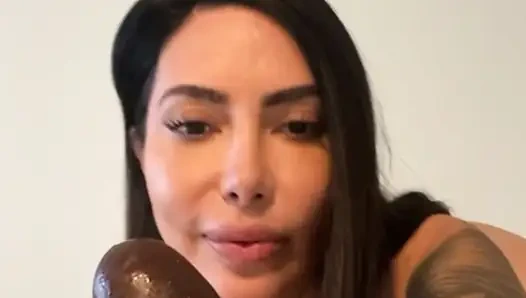 BÜYÜK ZENCI YARAĞı ATEŞLI ORTA YAŞLı SEKSI KADıN LELA STAR TARAFıNDAN SIKILIYOR