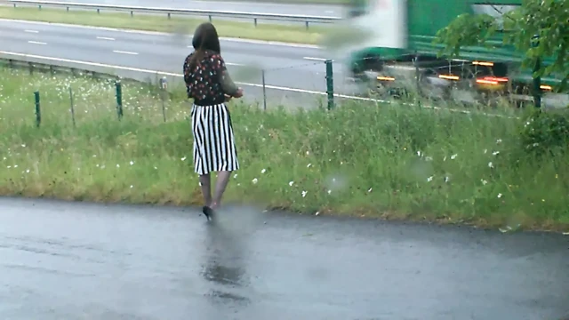 Crossdresser Cath, küçük bir film çekerken yakalandı