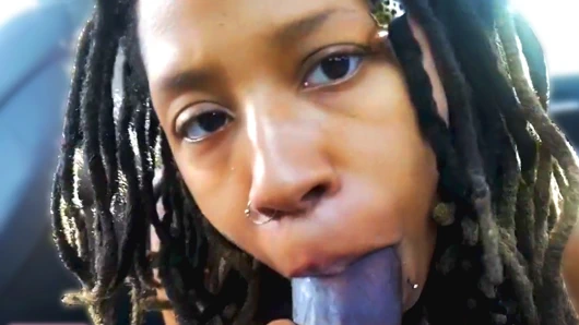 Kenara çekin - arabada pov oral seks