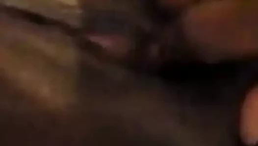 50 yaşındaki el bombası kadının şişman bir maymunu var