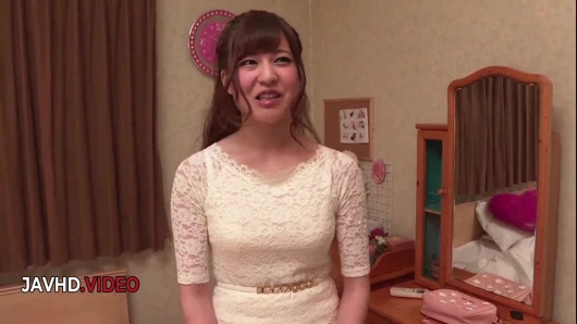 Baştan çıkarıcı Asyalı amatör Mai Oginos büyük memeli sakso fantezileri serbest bırakiliyor