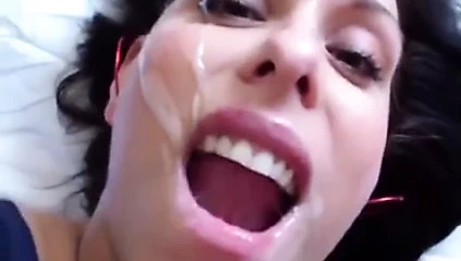 Büyük yüz için yabancı kaltak