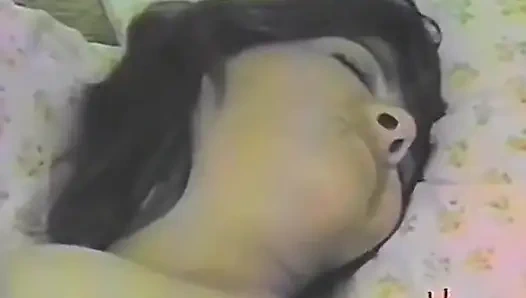 Amatör oyuncaklarıyla kendini sikiyor