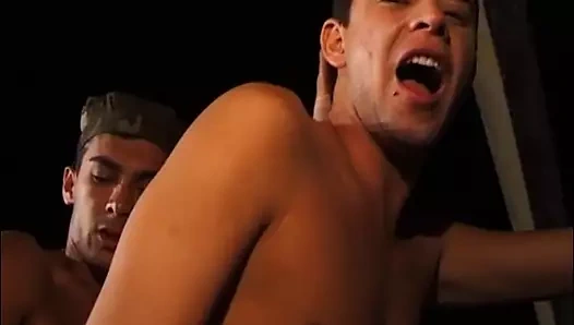 Açık eşcinsel askeri çete patlama