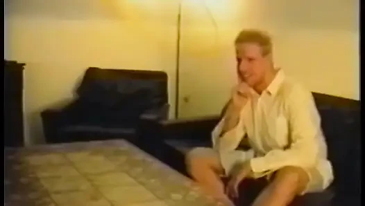 Azgın latin seksi kız arkadaşına amını yalatıyor ve sonra sikiliyor