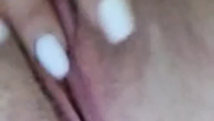 zena masturbiruet
