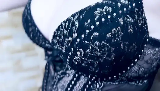 Zeida - kölenin kirli ağzına diş fırçası sokuyor