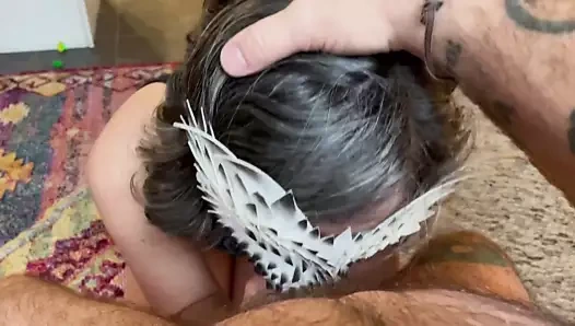 O beni kenara emer ve sonra sıcak kıçına boşalmak