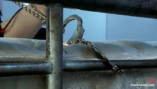 Justine elektroslut olmak istiyor