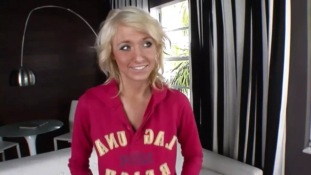 Ateşli evli kadın komşusu tarafından tatmin ediliyor