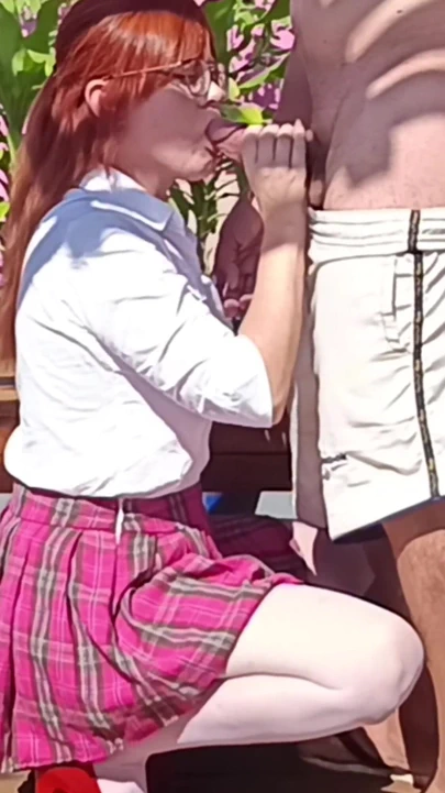 Masum Kızıl Saçlıyı Bahçede Sikiyor