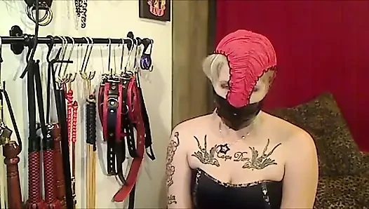 Külot ağzı tıkalı dominatrix! (Bölüm 1/ 2)