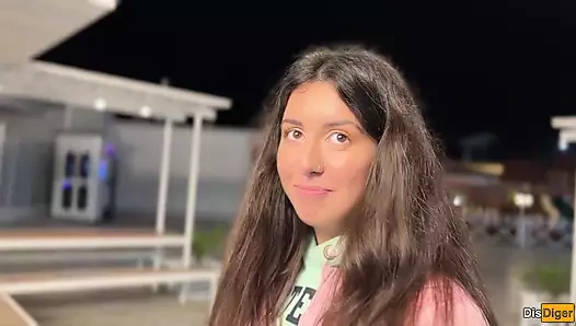 Halka açık pikap - cüretkar bir adam bir kızı seks yapmaya ikna etti