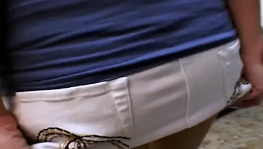 Sarışın sürtüğün amcığı zonklayan yarakla genişliyor