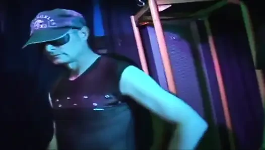 Sarışın hatun ıslak grup seks festivalinde genişliyor