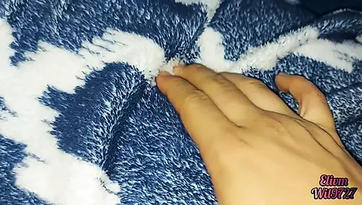 Üvey kız kardeşime külotla dokunuyorum