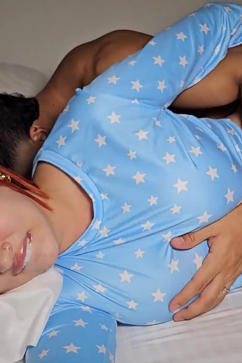 Benden sadece bahşişi sokmamı istiyor ama içine boşalıyor - Max Betancur ve Andrea Castro