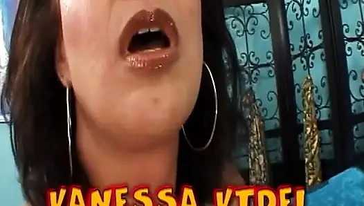 Olgun sarışın götünü açıyor titreyen rosebud yakın çekim