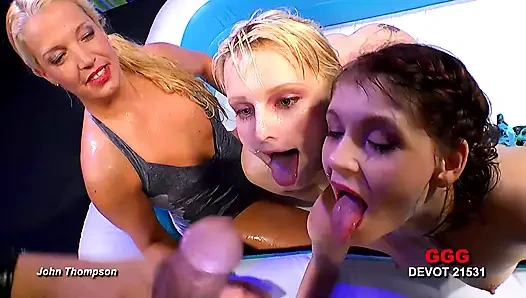 Ggg John Thompson - Küvette Sürtükler Yarak Emiyor Ve Döl Içinde Banyo Yapıyor