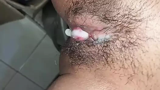 Üvey kız kardeş ve üvey kız kardeş amına boşalana kadar seks yapıyor