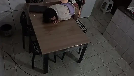 Sekreterin götü toplantı odasında sikiliyor.