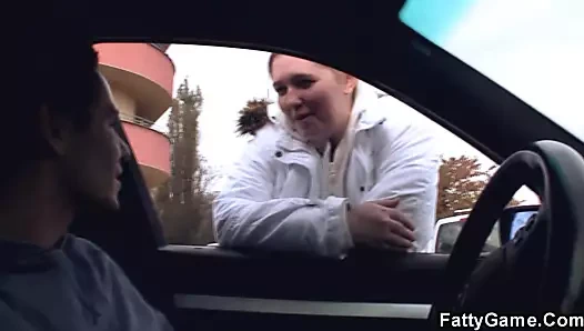 Büyük göbek dolgunlaştırıcı alır ve yabancının horoz sürmek