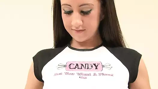 Leopar iç çamaşırı ile sürtük güzel varlıklarını gösteriyor