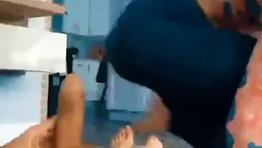 Seksi sarışın iyi bir kız olmak