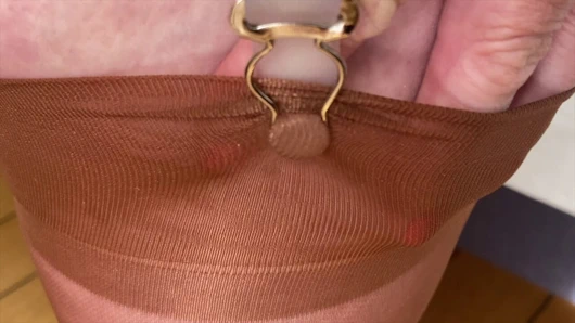 Bayan olgun ayaklar 1950'li yılların öncesi için size gerçek bir çift nostaljik rht naylon çorap gösteriyor