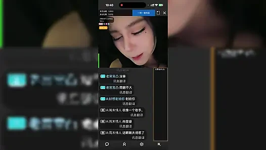 Öğretmenin canlı yayın, seksi azdırma ve hayran etkileşimi