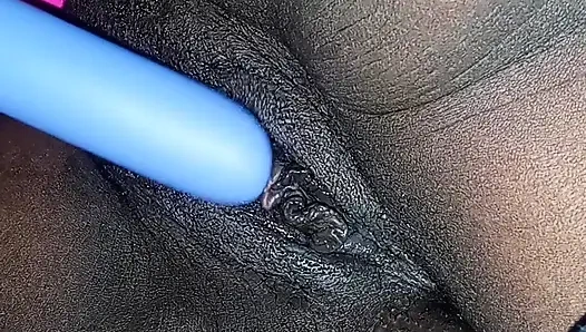 Vibratör amcık oyunu