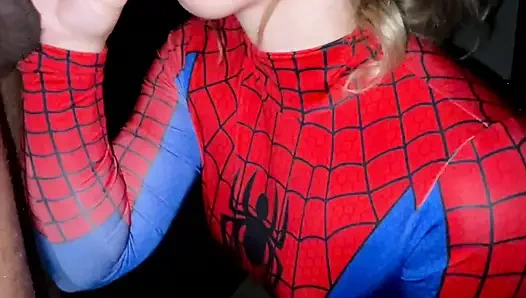 Spidey kadın kostümlü sekste büyük siyah yarağı alıyor