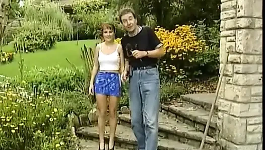 Kızıl saçlı ve güzel büyük göğüslü sevimli genç kız