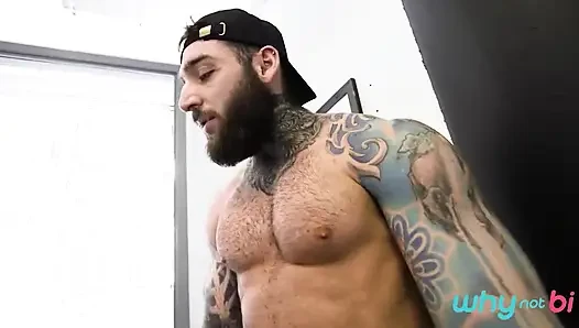 Gümrük ajanları Shana Lane ve Tony D'angelo kendilerini eğlendirmek için başka bir yol bulmak zorunda