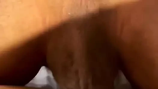 Beni tersten sikiyor ve amcığıma boşalıyor