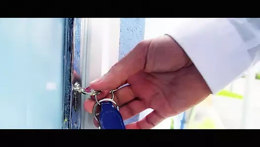 SEKSI KıZ CANAVAR BIR YARAĞA BINDIKTEN SONRA AMıNı GENIŞLETIYOR