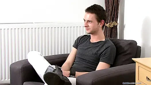 Yeni adam Caleb okşuyor