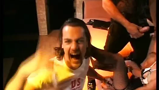 Jeder fickte die Schlampe auf dem jungesellenabschied