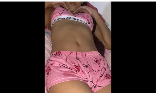 Genç kızın sıkı amcığı18+ pijamalı