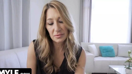 Üvey ninemi teselli ediyor yanlış bir dönüş yapıyor - mylf classics